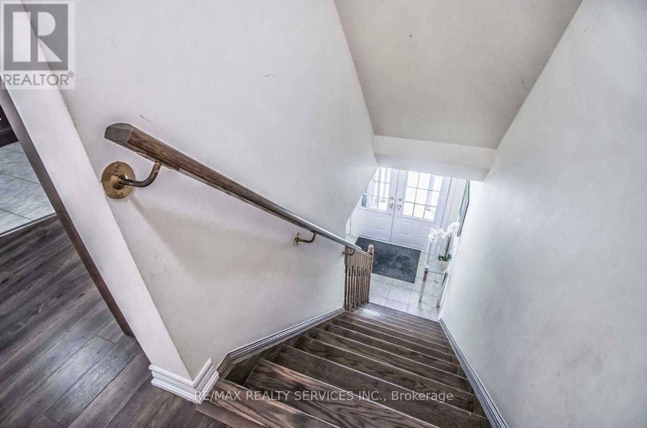 10 Rabbit Run Way, Brampton, Ontario  L6Z 0J2 - Photo 2 - W12629912