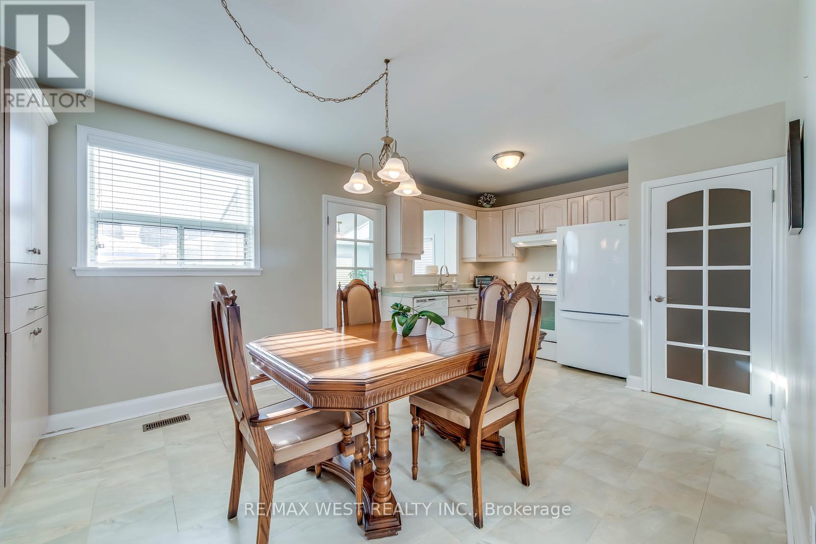 709 Glengrove Avenue, Toronto, Ontario  M6B 2J4 - Photo 16 - W12629932