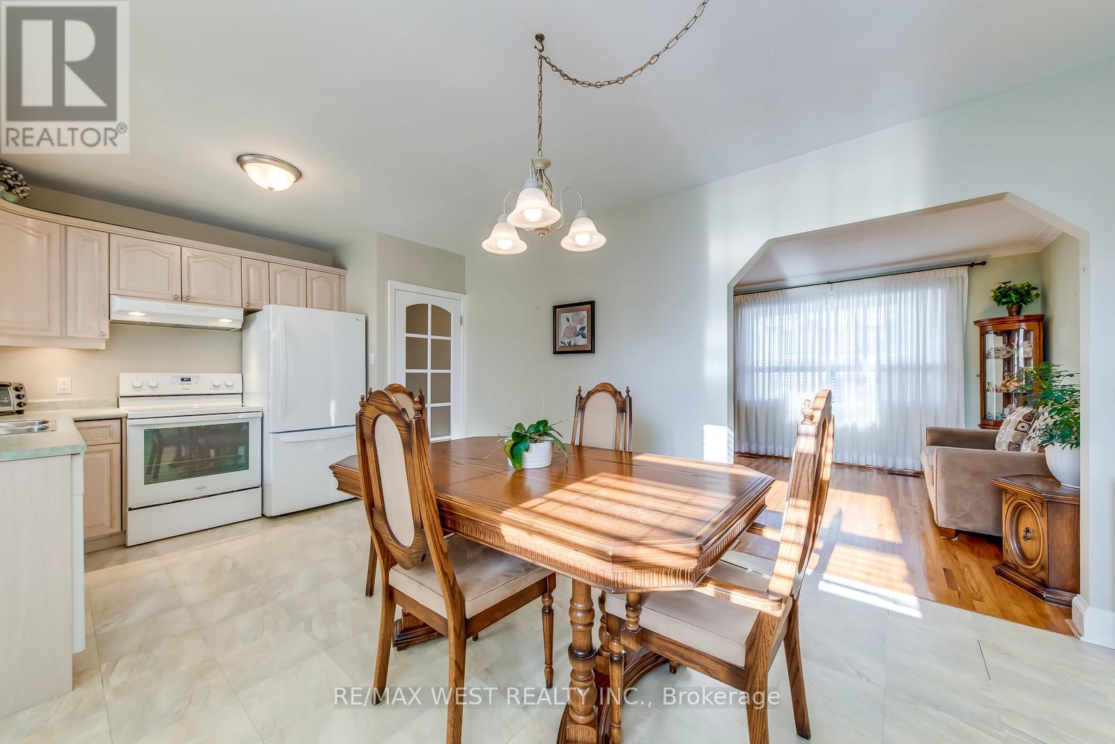 709 Glengrove Avenue, Toronto, Ontario  M6B 2J4 - Photo 17 - W12629932