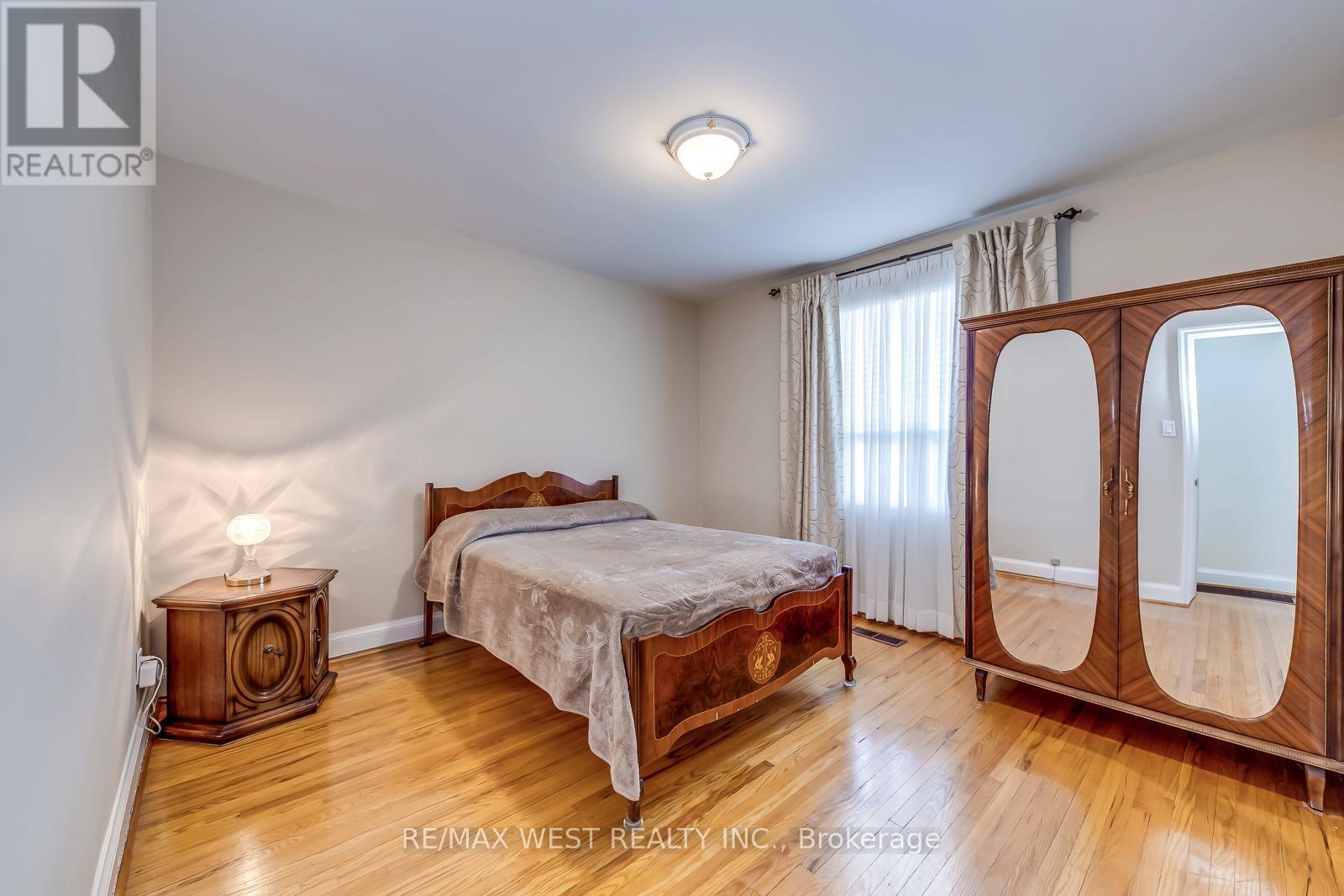 709 Glengrove Avenue, Toronto, Ontario  M6B 2J4 - Photo 20 - W12629932