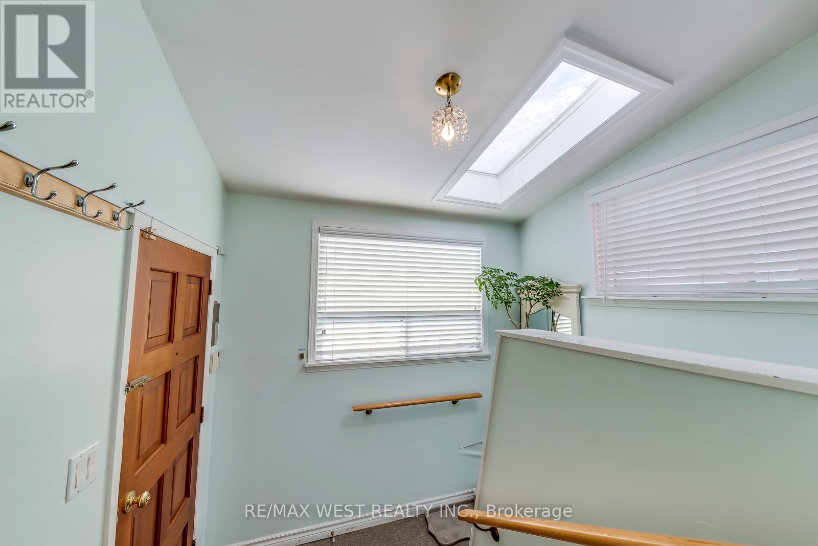 709 Glengrove Avenue, Toronto, Ontario  M6B 2J4 - Photo 25 - W12629932