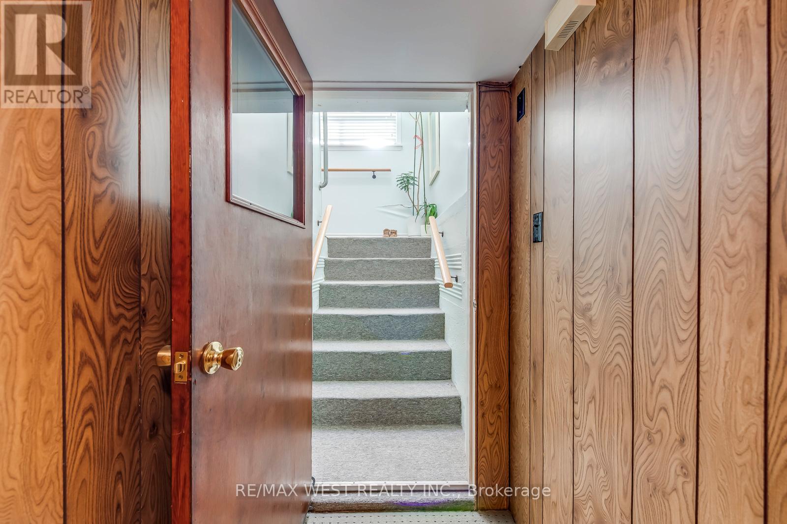 709 Glengrove Avenue, Toronto, Ontario  M6B 2J4 - Photo 27 - W12629932