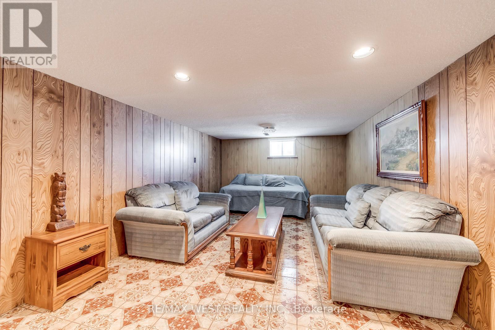 709 Glengrove Avenue, Toronto, Ontario  M6B 2J4 - Photo 29 - W12629932