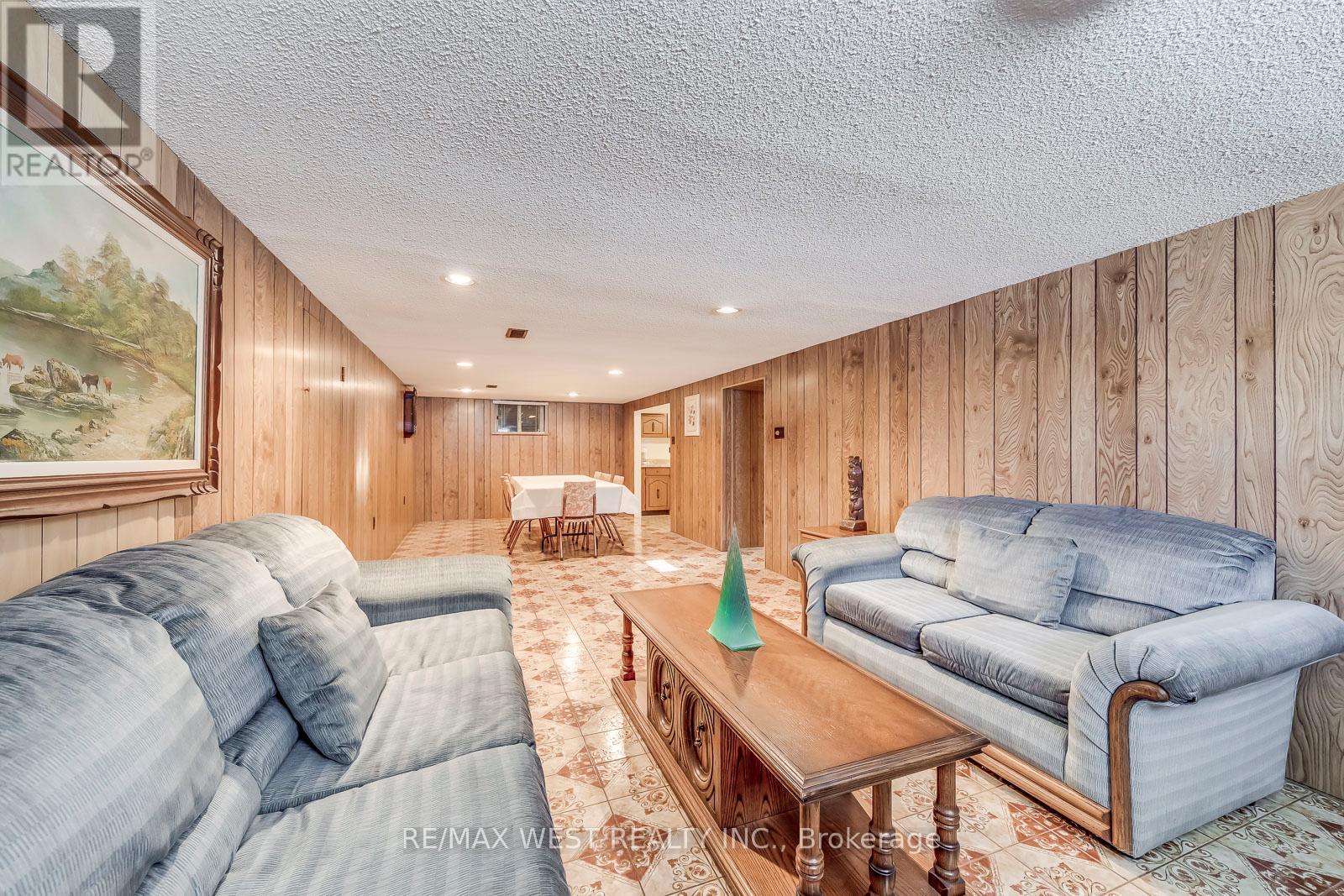 709 Glengrove Avenue, Toronto, Ontario  M6B 2J4 - Photo 30 - W12629932