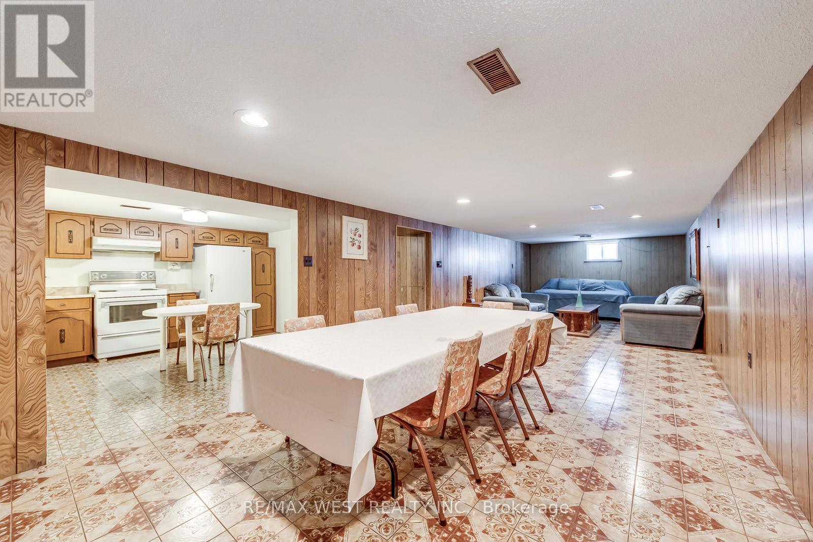 709 Glengrove Avenue, Toronto, Ontario  M6B 2J4 - Photo 32 - W12629932