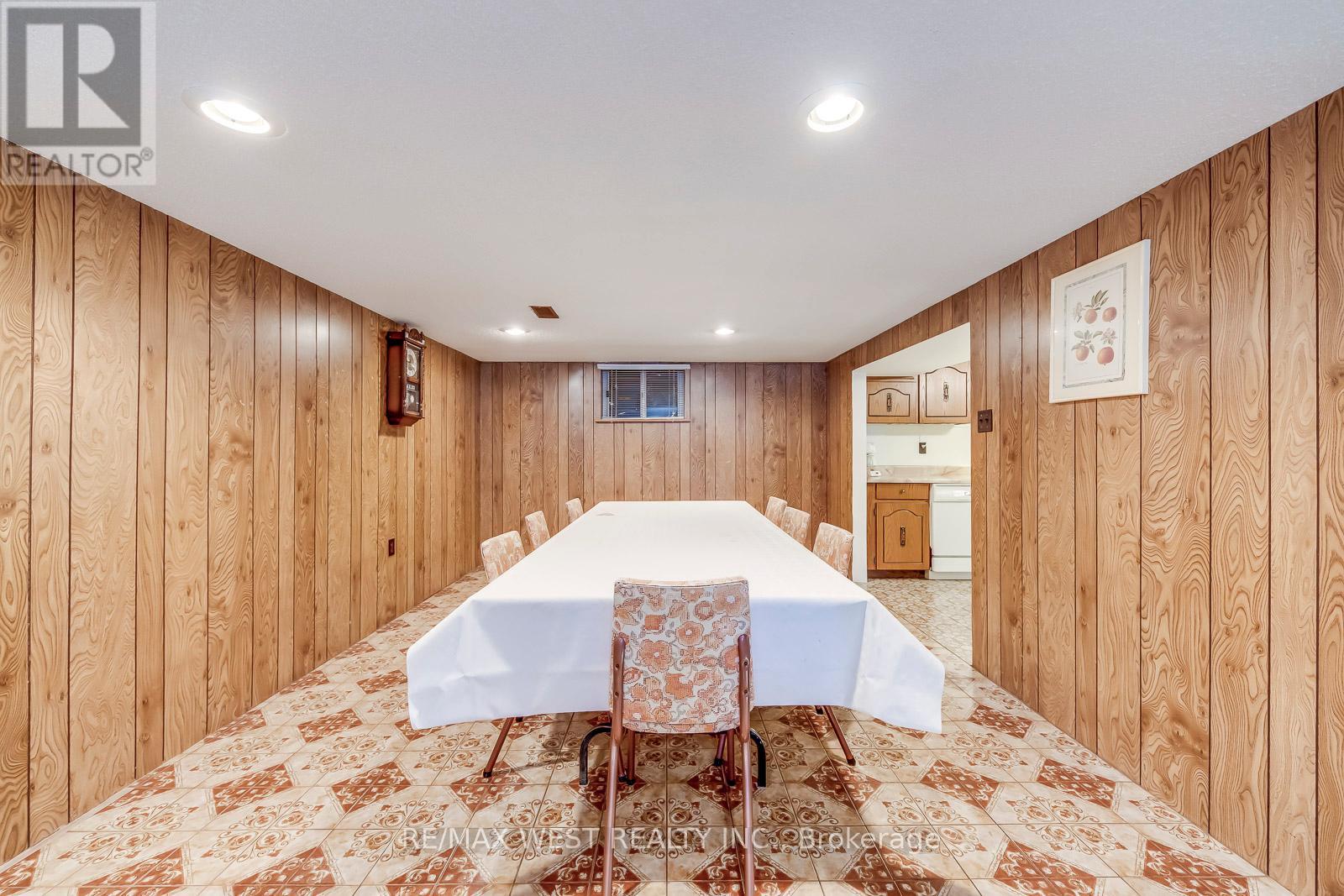 709 Glengrove Avenue, Toronto, Ontario  M6B 2J4 - Photo 33 - W12629932