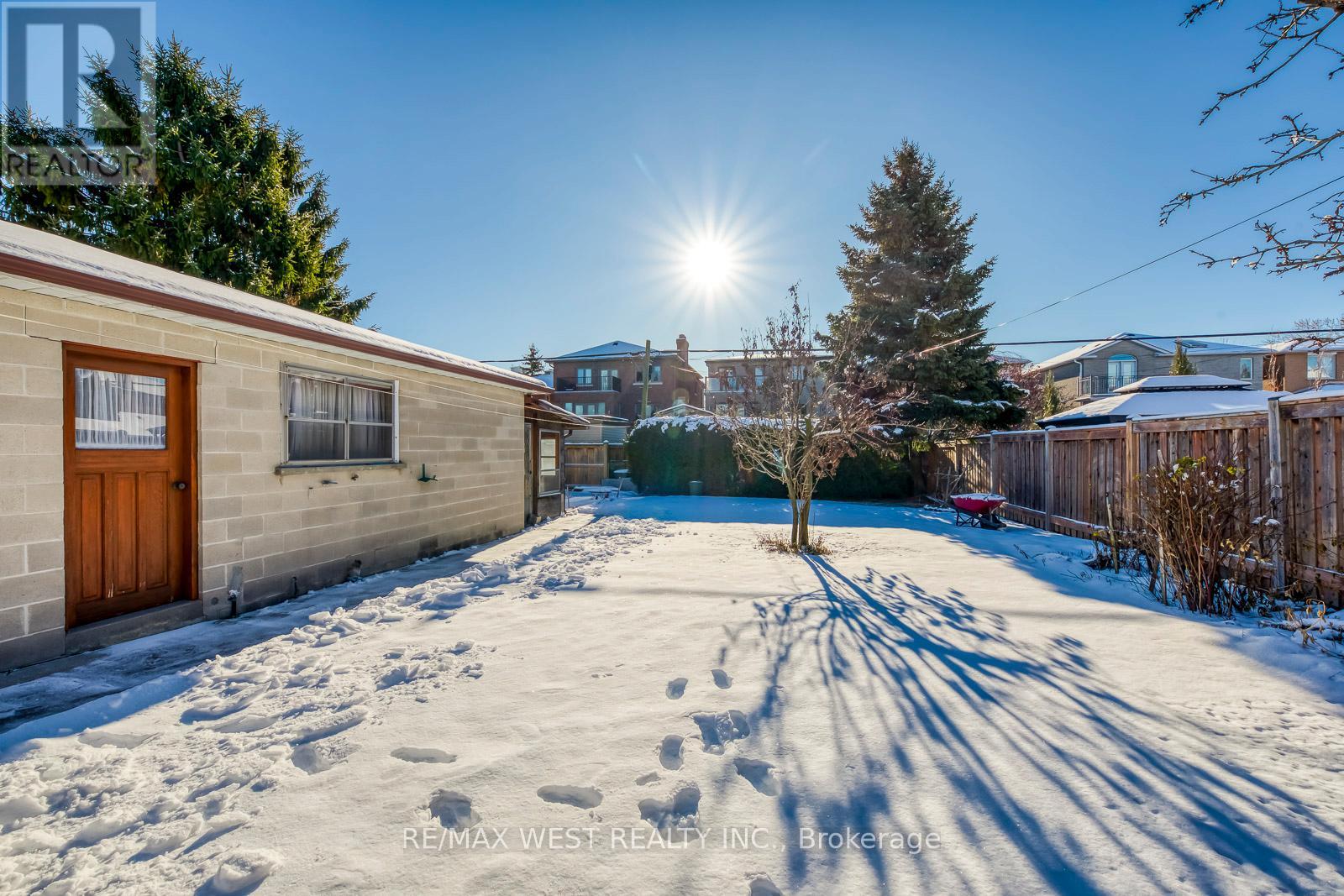 709 Glengrove Avenue, Toronto, Ontario  M6B 2J4 - Photo 40 - W12629932