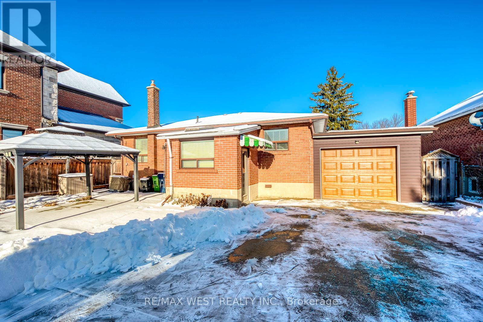 709 Glengrove Avenue, Toronto, Ontario  M6B 2J4 - Photo 42 - W12629932