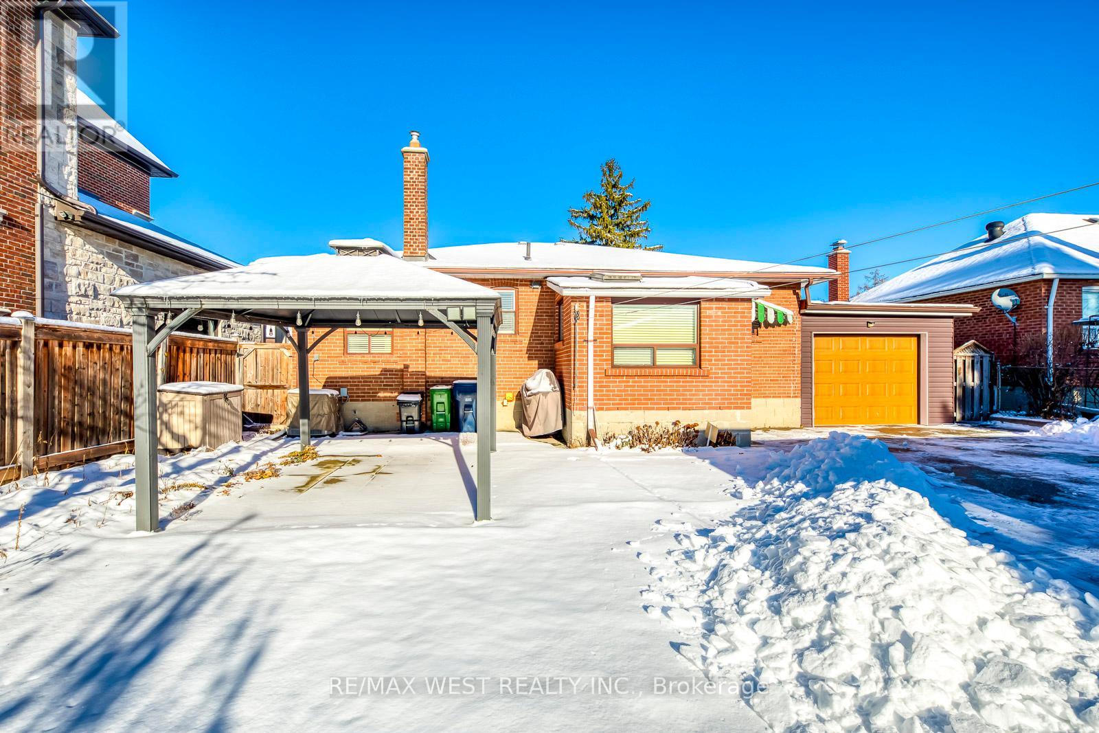 709 Glengrove Avenue, Toronto, Ontario  M6B 2J4 - Photo 43 - W12629932