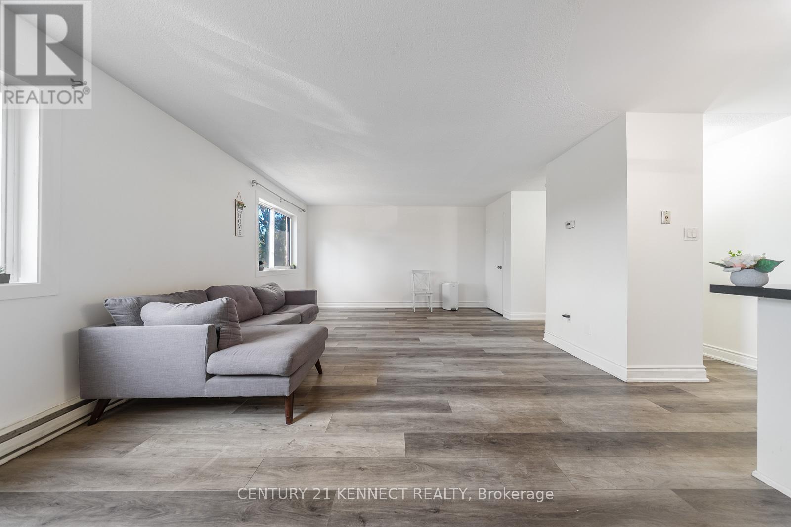 71 - 1030 Falgarwood Drive, Oakville, Ontario  L6H 2P5 - Photo 7 - W12629938