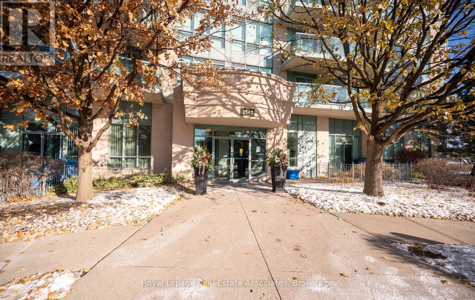 1713 - 2545 Erin Centre Boulevard, Mississauga, Ontario  L5M 6Z9 - Photo 3 - W12629940