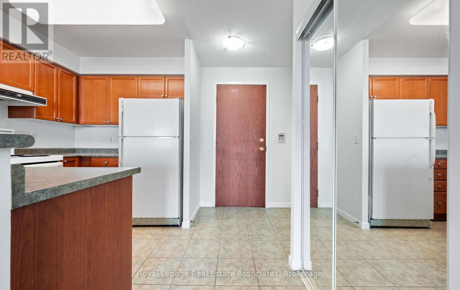 1713 - 2545 Erin Centre Boulevard, Mississauga, Ontario  L5M 6Z9 - Photo 8 - W12629940