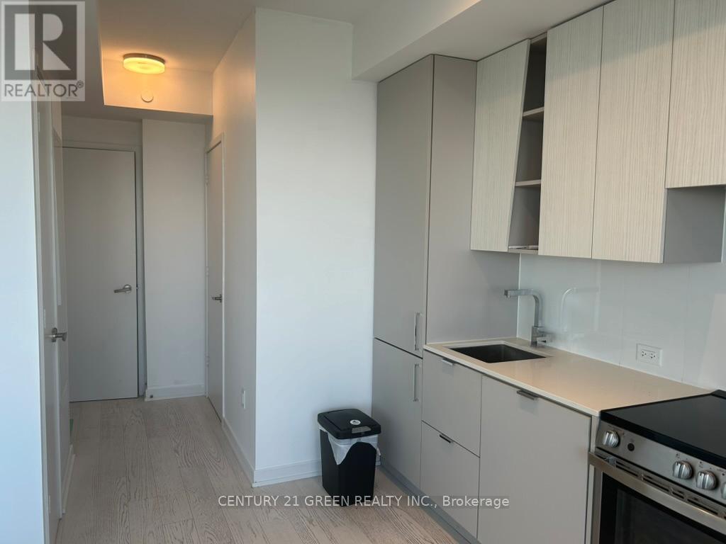 #2905 - 3883 Quartz Road, Mississauga, Ontario  L5B 0M4 - Photo 2 - W12629944