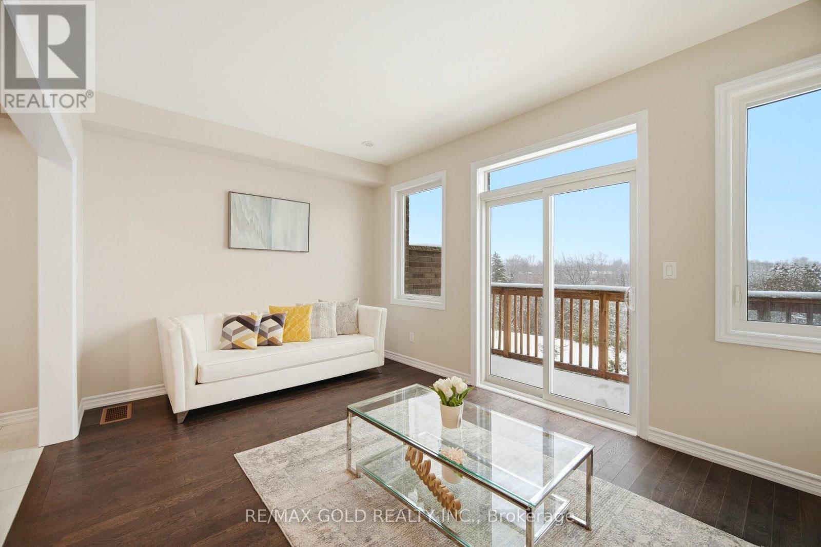 52 Savino Drive, Brampton, Ontario  L6Z 0J7 - Photo 9 - W12629988