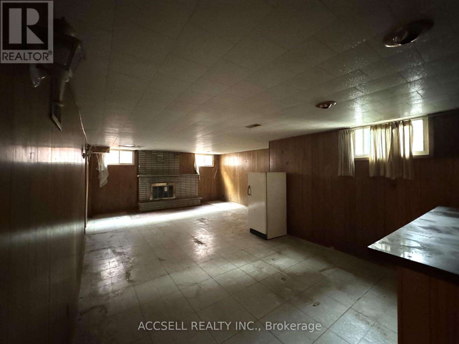 403 Chantenay Drive, Mississauga, Ontario  L5A 1E9 - Photo 11 - W12630008