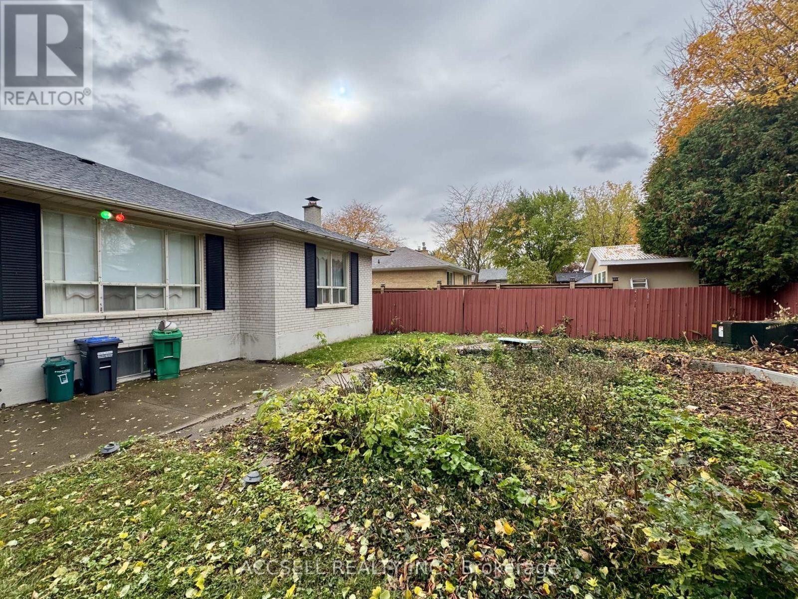 403 Chantenay Drive, Mississauga, Ontario  L5A 1E9 - Photo 14 - W12630008