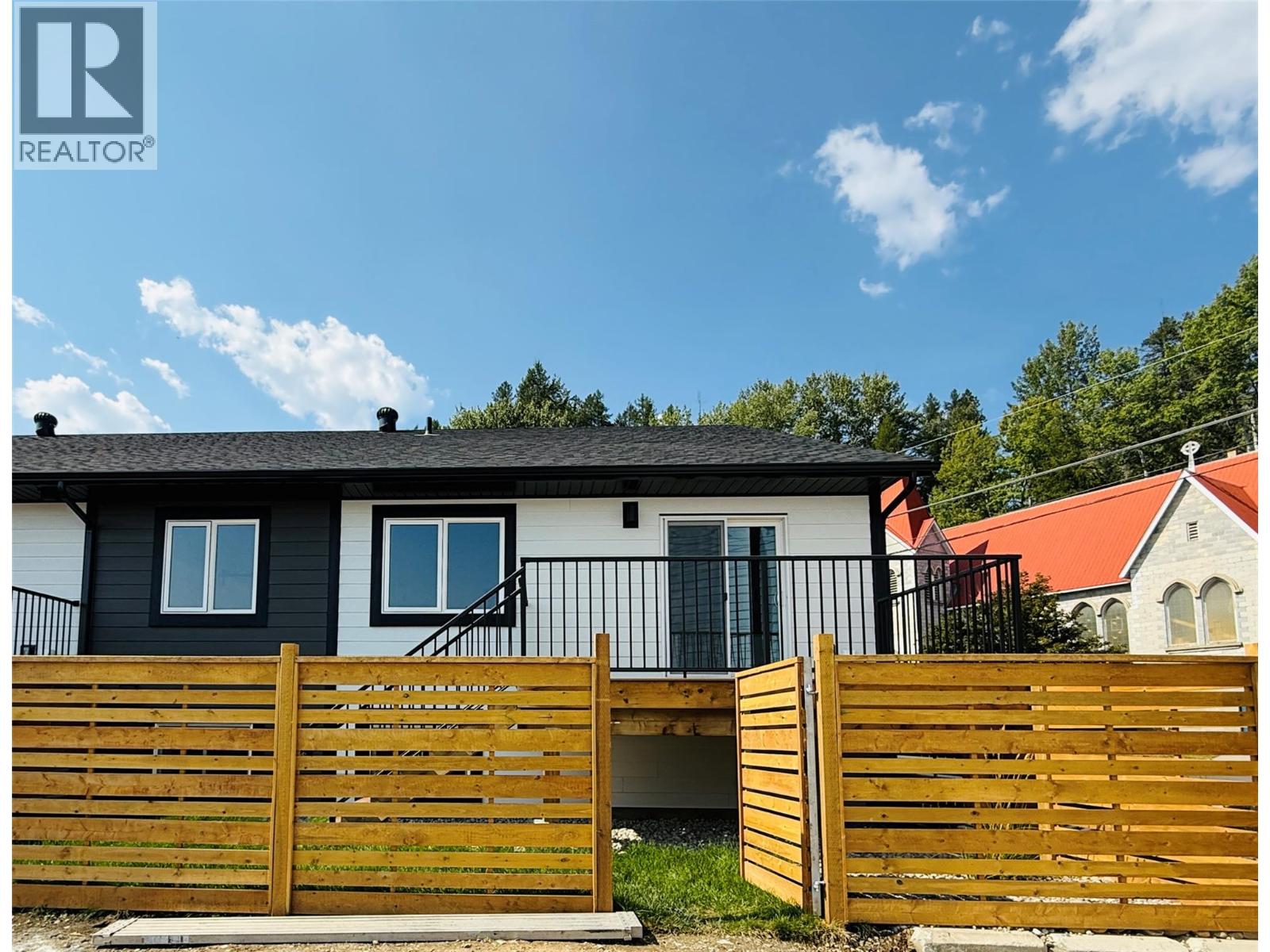 20 Kimberley Avenue, Kimberley, British Columbia V1A 2J3 - Photo 2 - 10371047