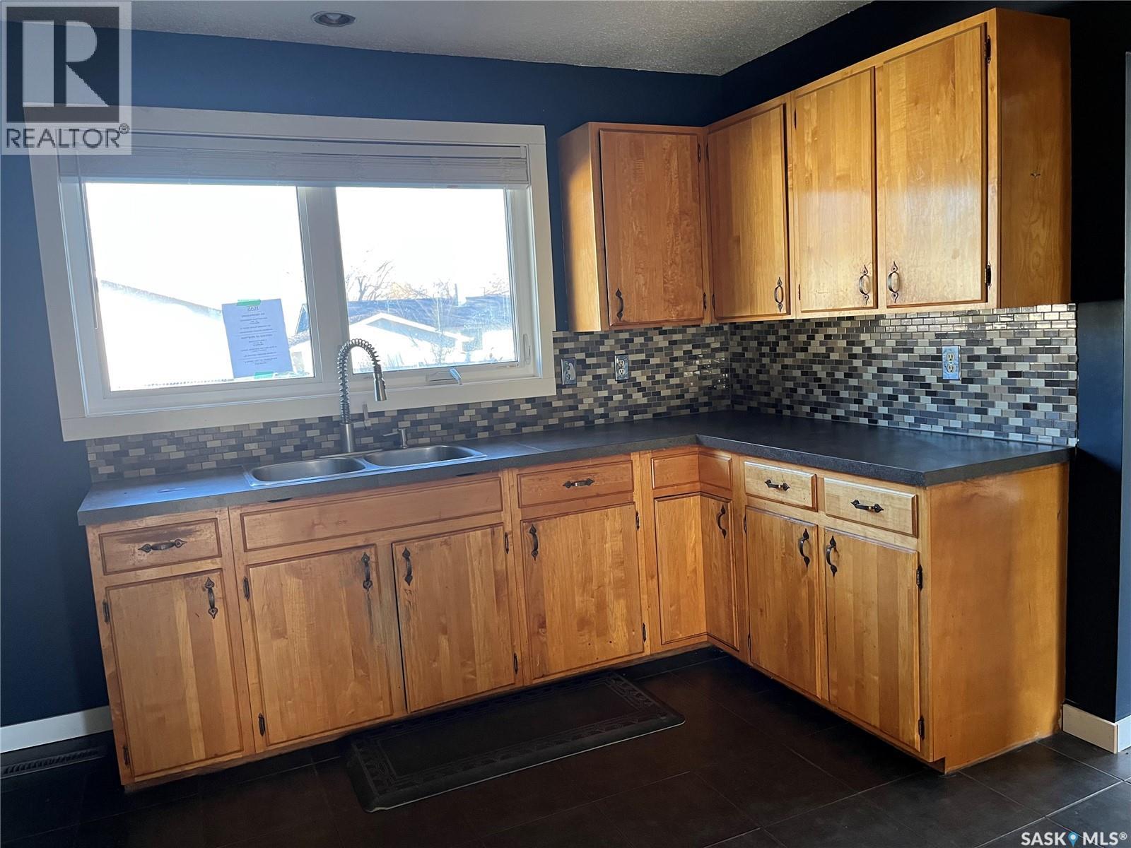 165 Pasqua Street N, Regina, Saskatchewan  S4R 4N3 - Photo 3 - SK025533