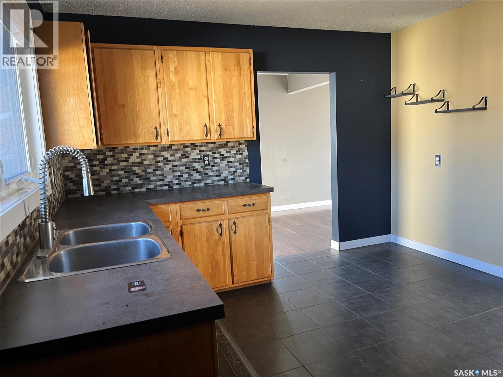 165 Pasqua Street N, Regina, Saskatchewan  S4R 4N3 - Photo 5 - SK025533