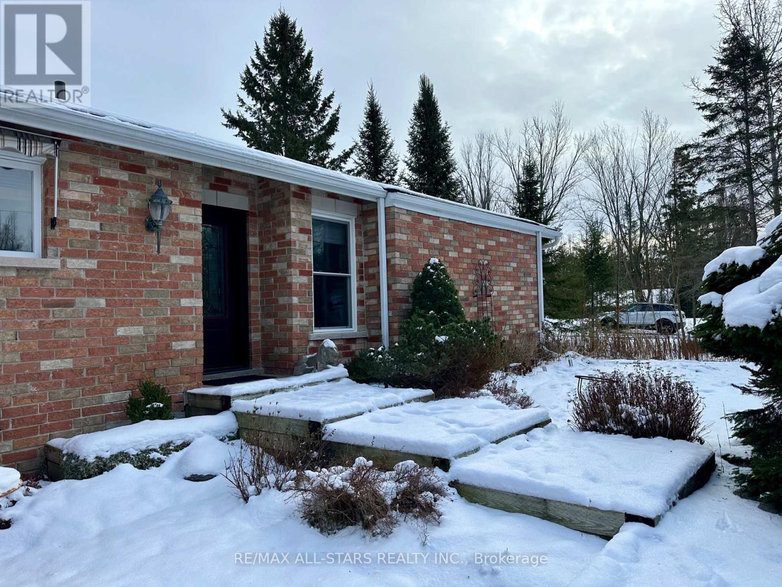 321 Rabys Shore Drive, Kawartha Lakes, Ontario K0M 1N0 - Photo 2 - X12332446