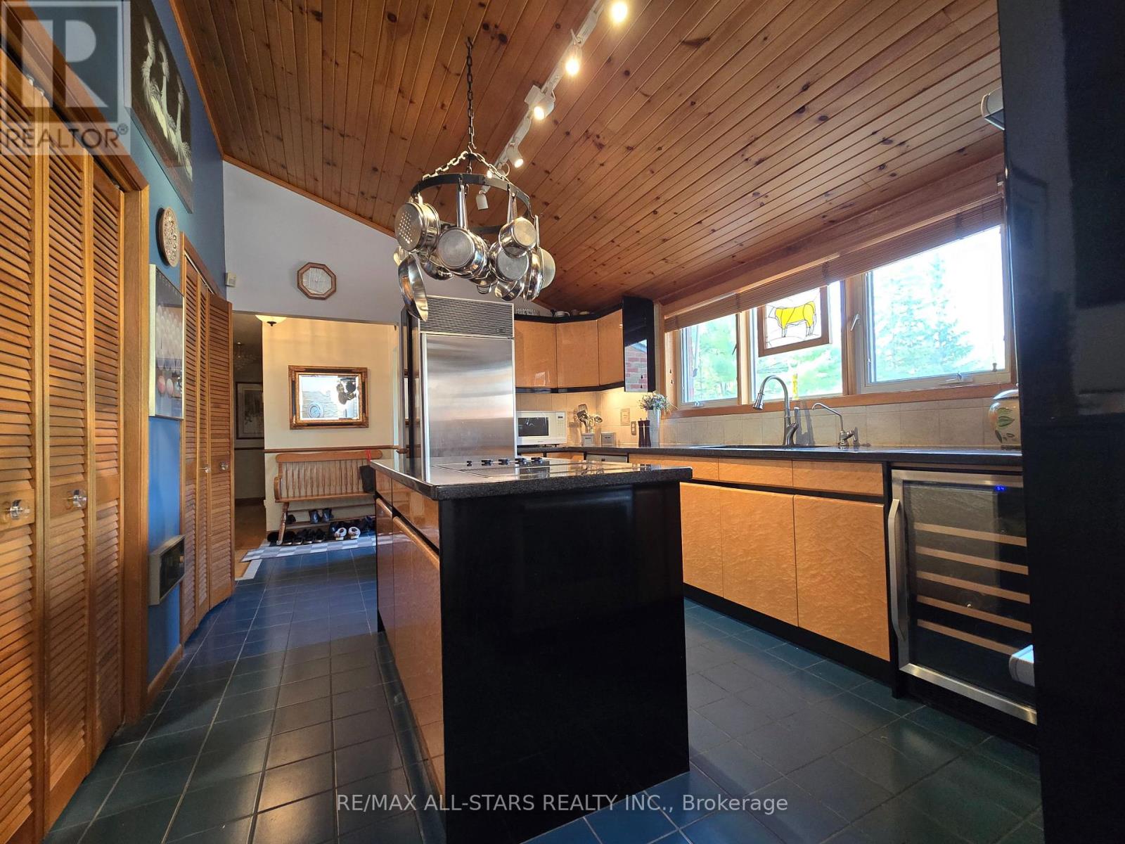 321 Rabys Shore Drive, Kawartha Lakes, Ontario K0M 1N0 - Photo 11 - X12332446