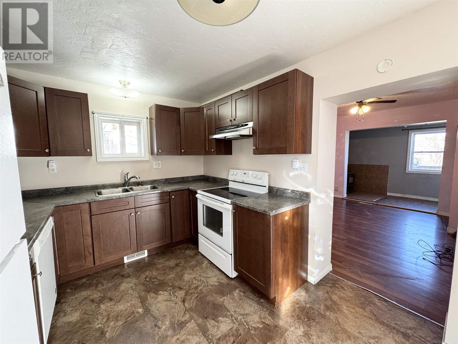 41 Elgin St, Chapleau, Ontario  P0M 1K0 - Photo 11 - SM253177