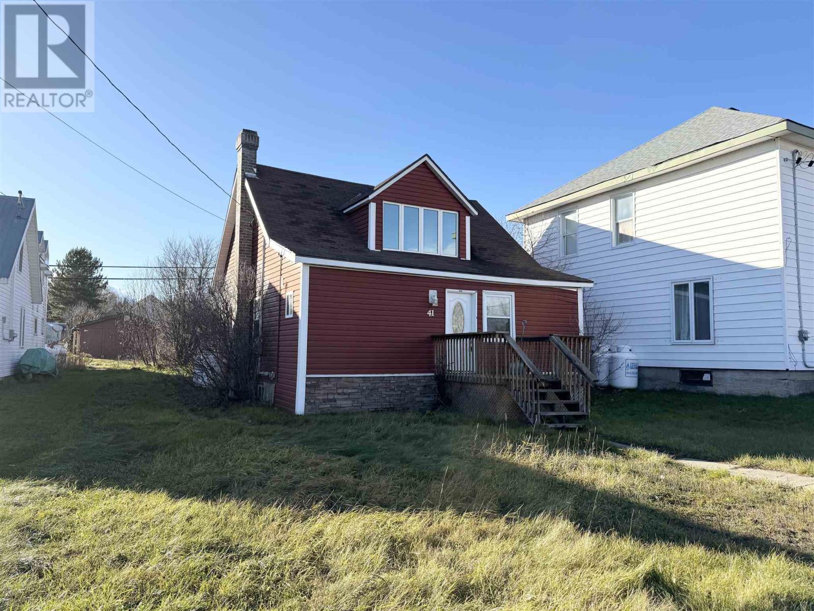41 Elgin St, Chapleau, Ontario  P0M 1K0 - Photo 2 - SM253177