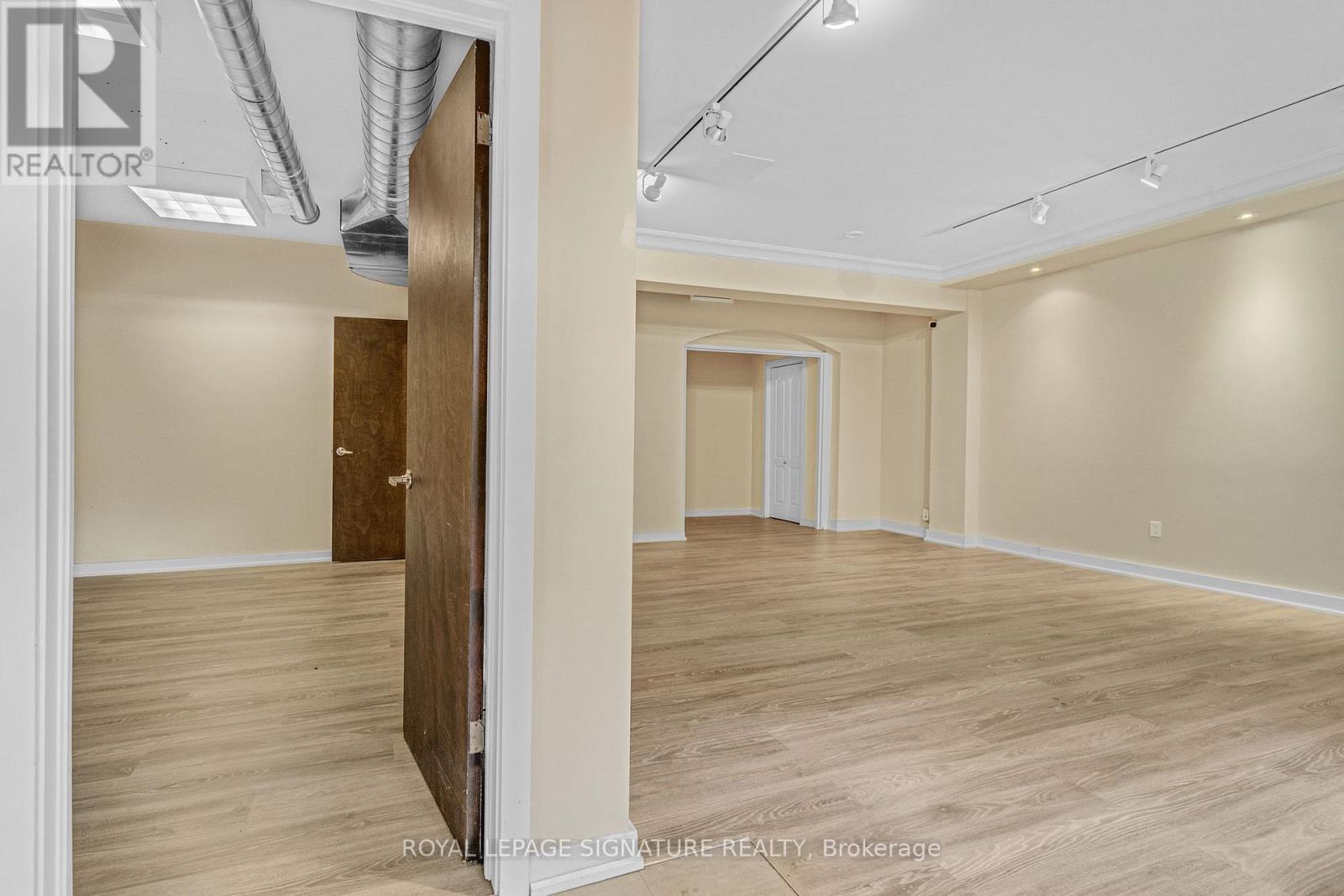 Suite 1 - 126 Trafalgar Road, Oakville (Oo Old Oakville), Ontario  L6J 3G5 - Photo 9 - W12630104