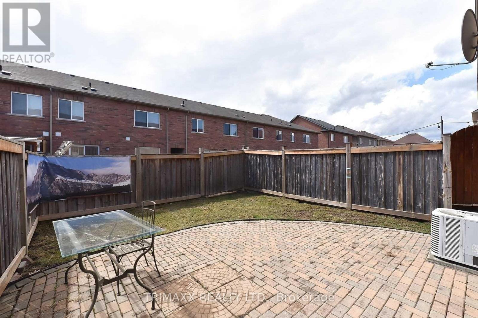 22 Qualivalley Drive, Brampton, Ontario  L6R 0N4 - Photo 17 - W12630178