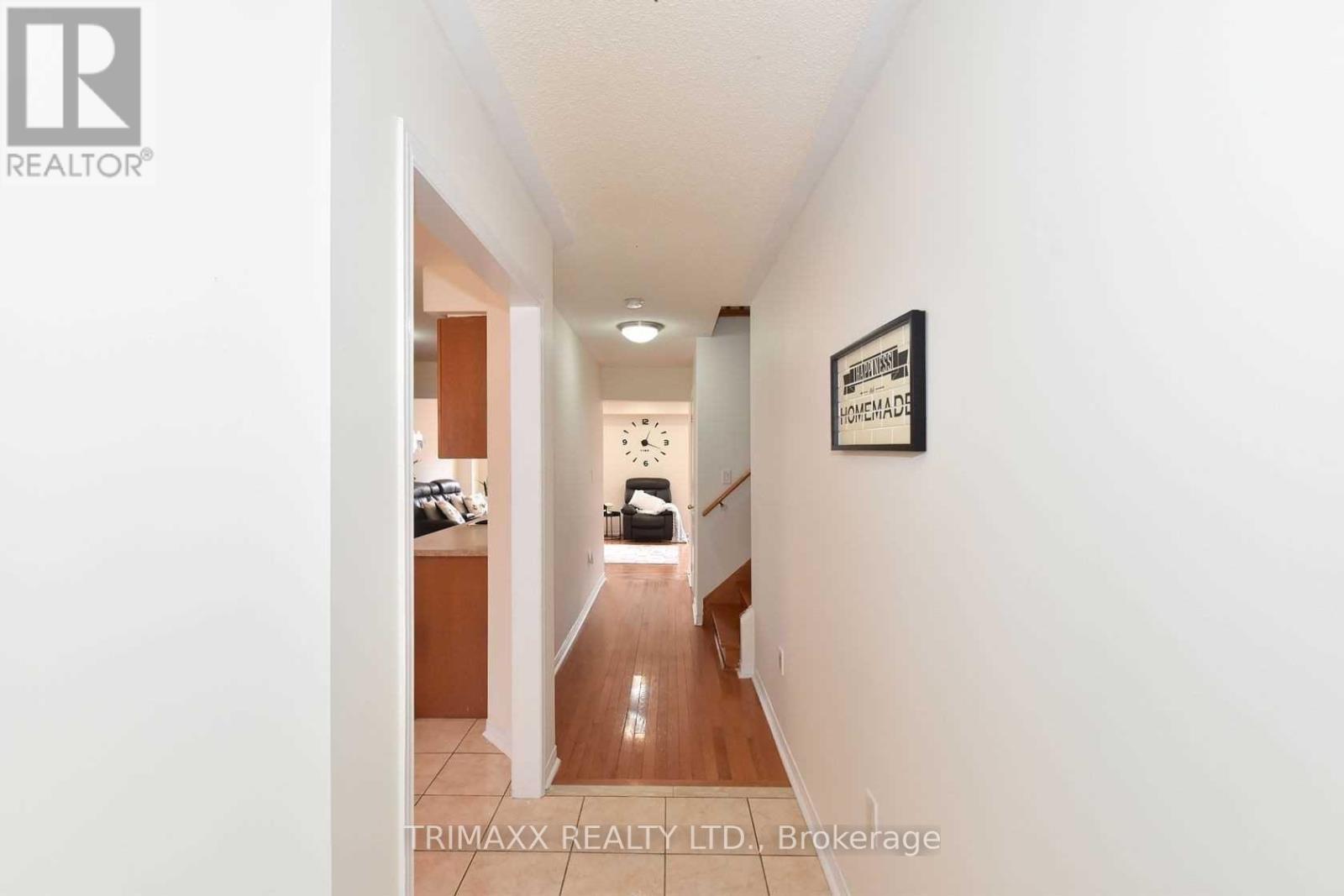 22 Qualivalley Drive, Brampton, Ontario  L6R 0N4 - Photo 3 - W12630178