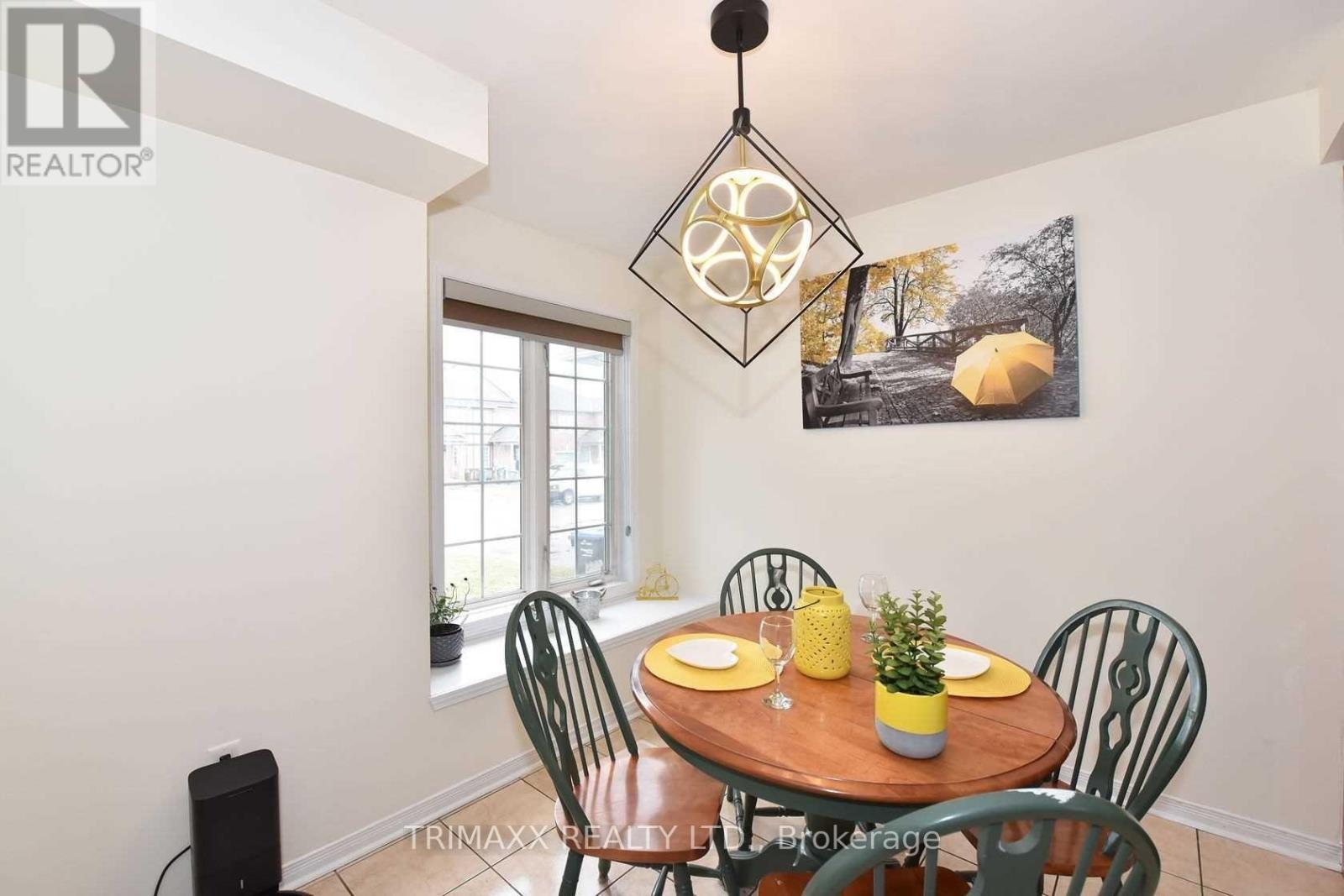 22 Qualivalley Drive, Brampton, Ontario  L6R 0N4 - Photo 4 - W12630178