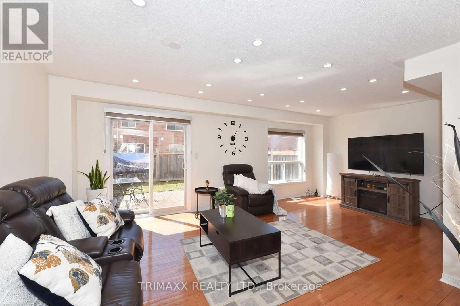 22 Qualivalley Drive, Brampton, Ontario  L6R 0N4 - Photo 8 - W12630178