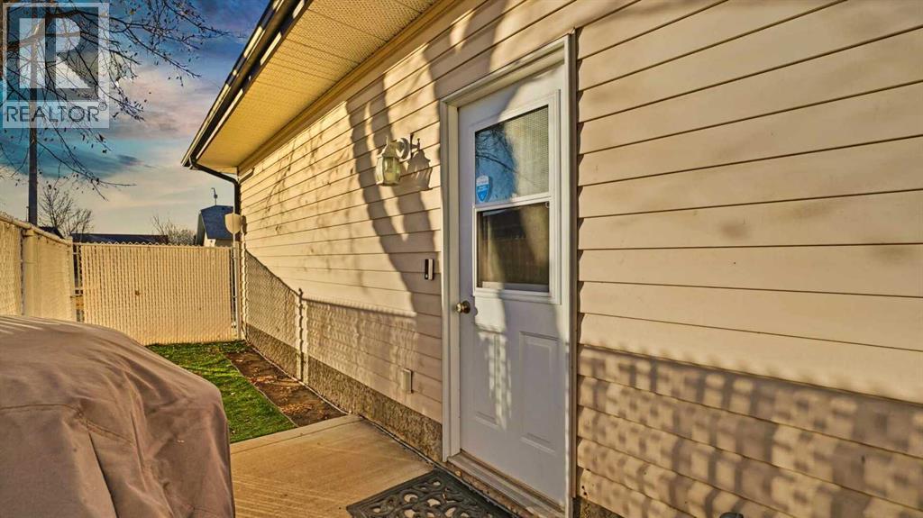 1, 2 Hinshaw Drive, Sylvan Lake, Alberta  T4S 2J2 - Photo 30 - A2272139