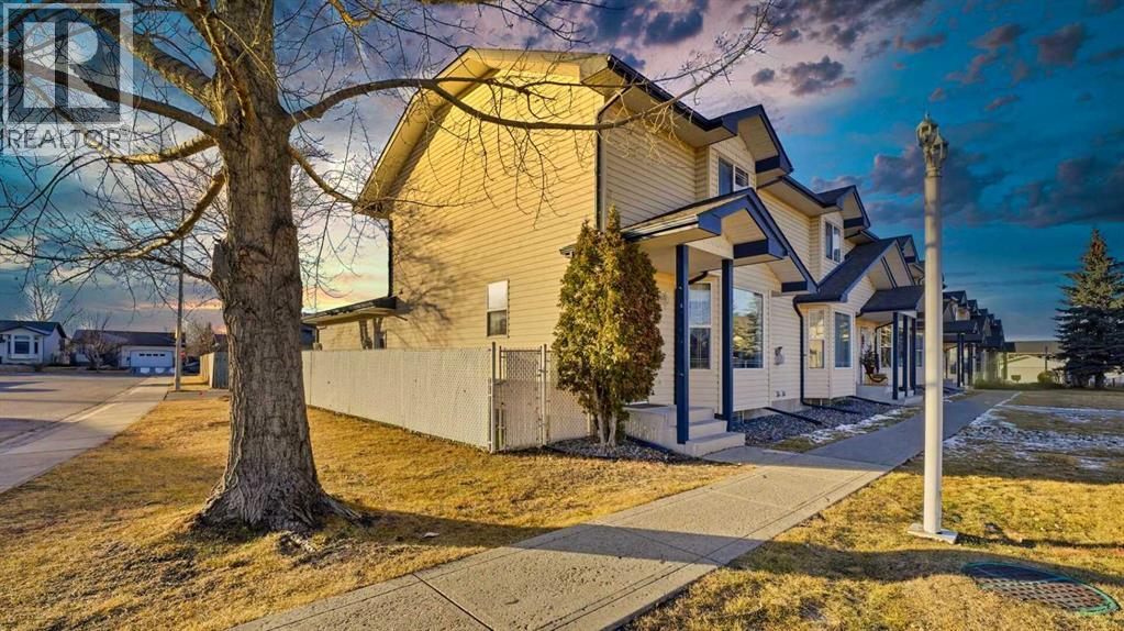 1, 2 Hinshaw Drive, Sylvan Lake, Alberta  T4S 2J2 - Photo 2 - A2272139