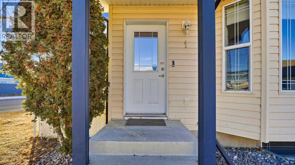 1, 2 Hinshaw Drive, Sylvan Lake, Alberta  T4S 2J2 - Photo 4 - A2272139