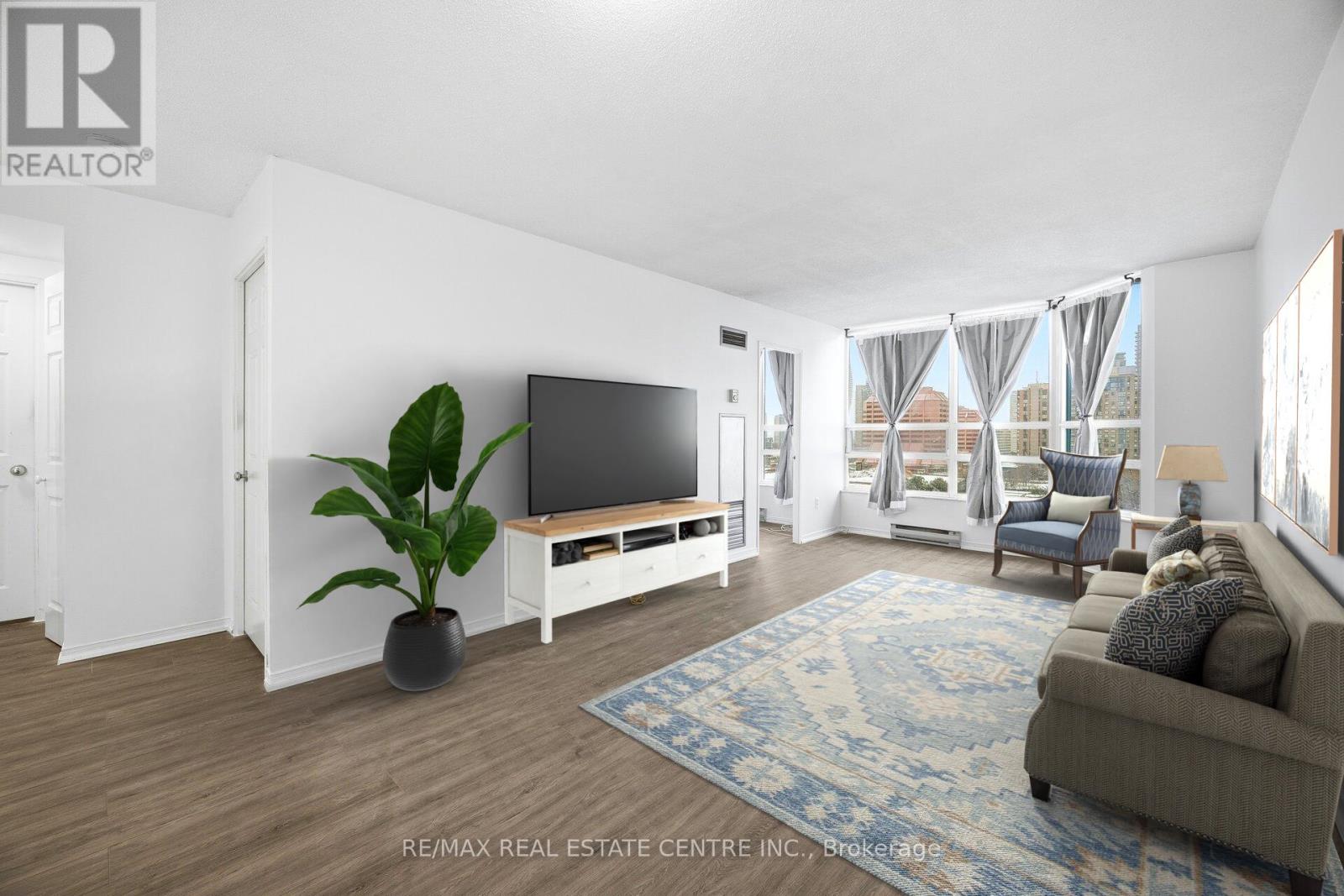 816 - 250 Webb Drive, Mississauga, Ontario L5B 3Z4 - Photo 8 - W12628446