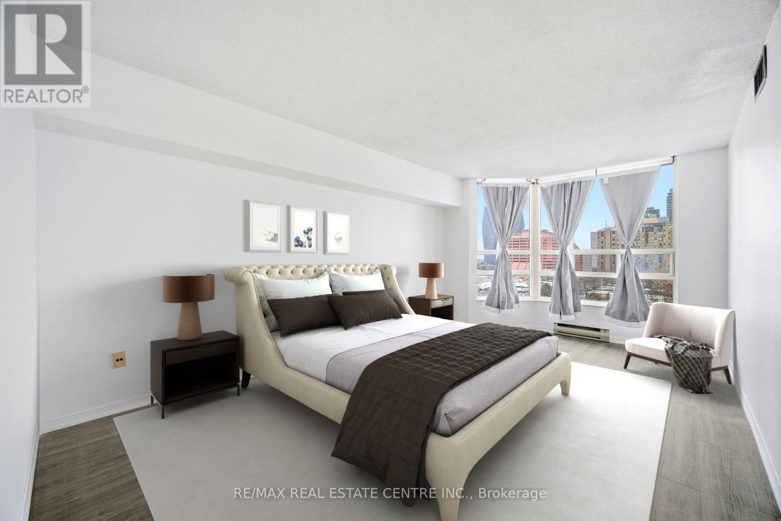 816 - 250 Webb Drive, Mississauga, Ontario L5B 3Z4 - Photo 10 - W12628446