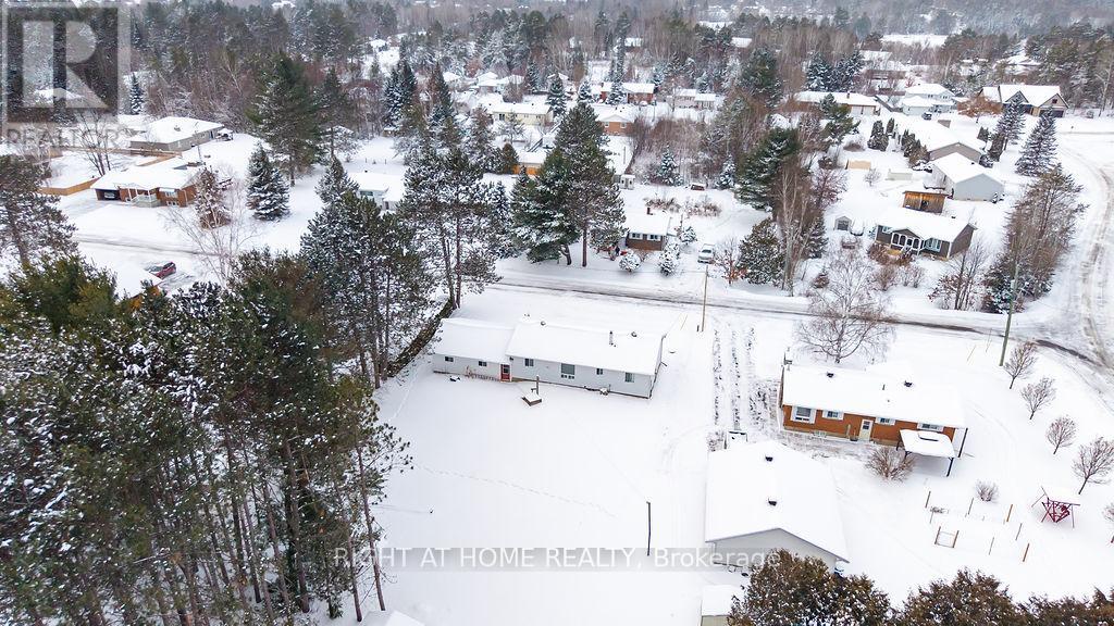 28 Jackpine Street, Madawaska Valley, Ontario K0J 1B0 - Photo 11 - X12630234