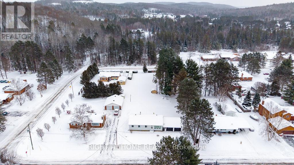 28 Jackpine Street, Madawaska Valley, Ontario K0J 1B0 - Photo 12 - X12630234