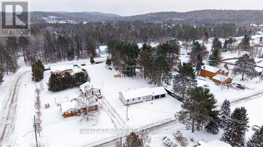 28 Jackpine Street, Madawaska Valley, Ontario K0J 1B0 - Photo 13 - X12630234