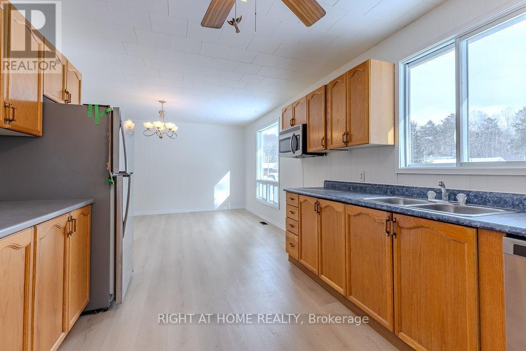 28 Jackpine Street, Madawaska Valley, Ontario K0J 1B0 - Photo 22 - X12630234