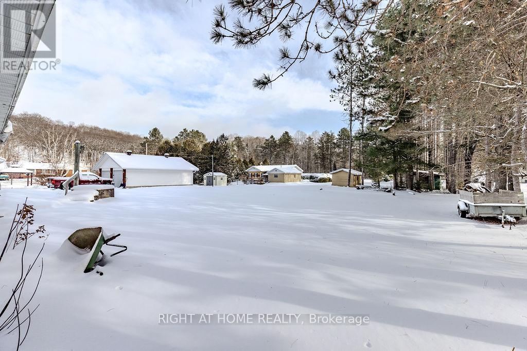 28 Jackpine Street, Madawaska Valley, Ontario K0J 1B0 - Photo 33 - X12630234