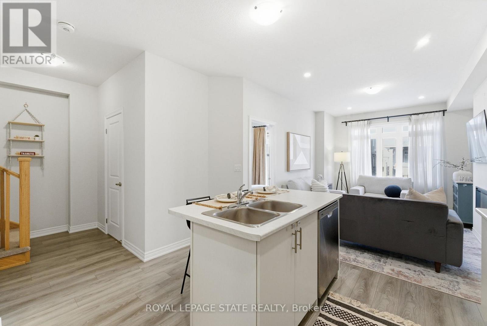 38 - 40 Zinfandel Drive, Hamilton (Fruitland), Ontario  L8E 0L1 - Photo 11 - X12630088