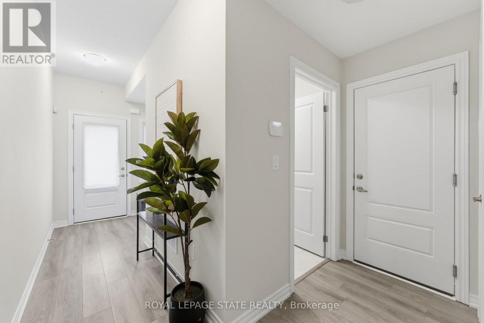 38 - 40 Zinfandel Drive, Hamilton (Fruitland), Ontario  L8E 0L1 - Photo 5 - X12630088