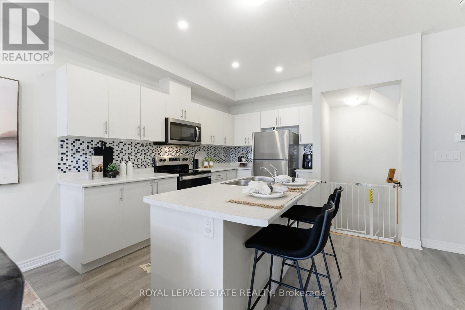 38 - 40 Zinfandel Drive, Hamilton (Fruitland), Ontario  L8E 0L1 - Photo 8 - X12630088