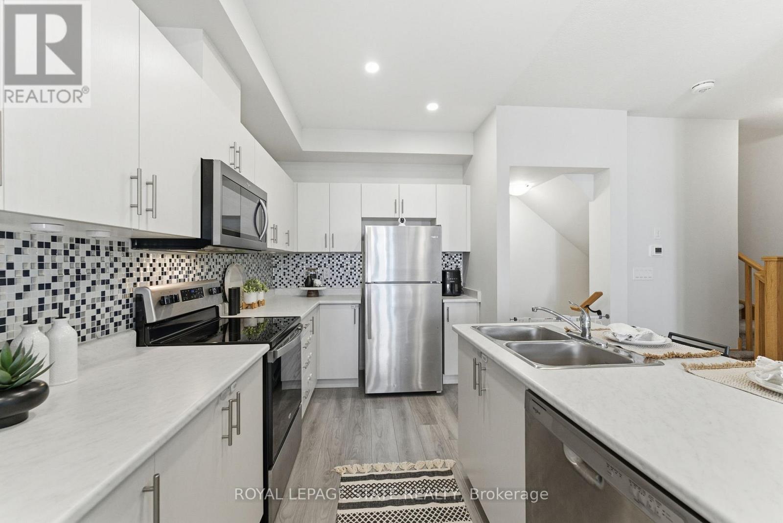 38 - 40 Zinfandel Drive, Hamilton (Fruitland), Ontario  L8E 0L1 - Photo 9 - X12630088