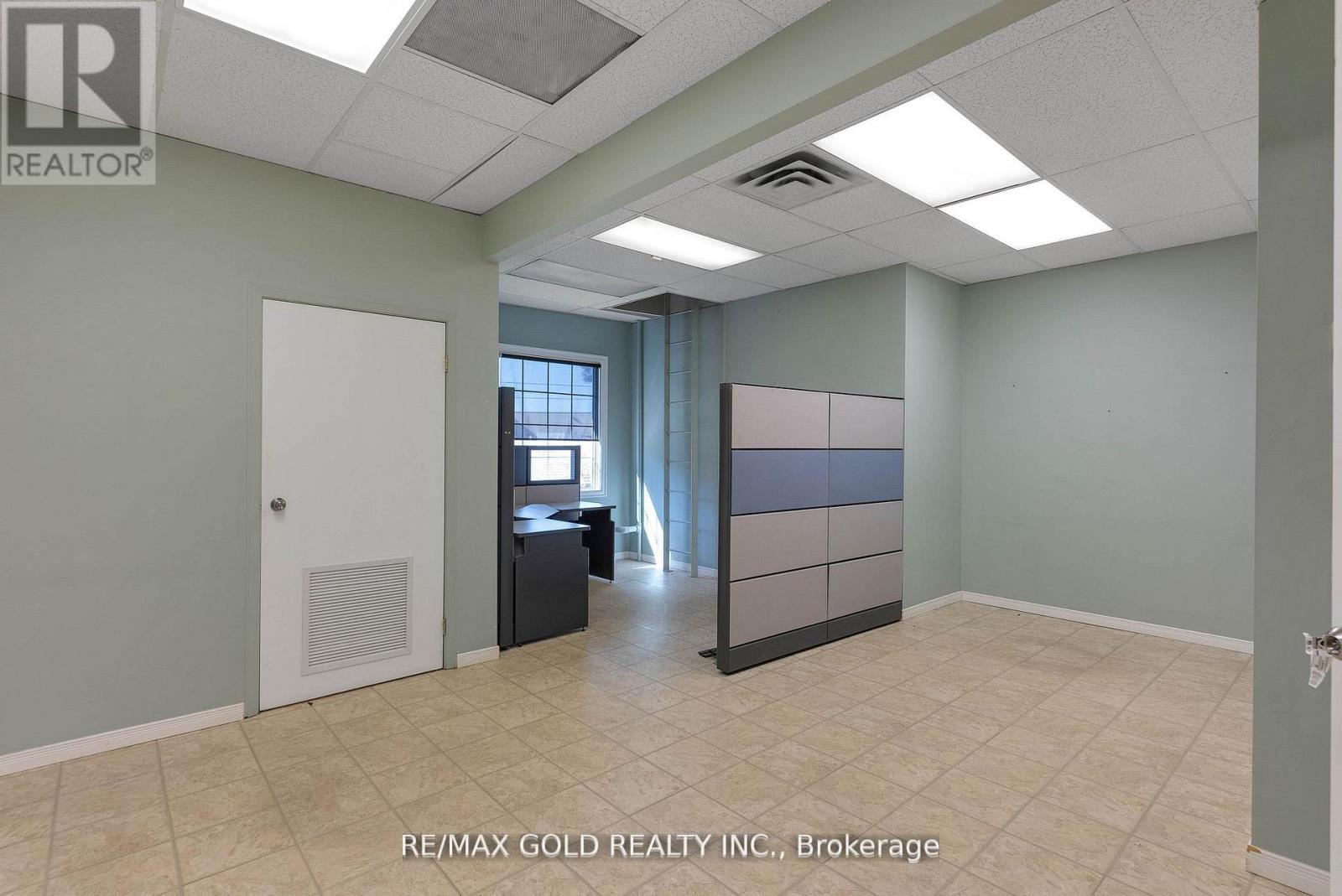 2109 Oxford Street E, London East, Ontario  N5V 2Z9 - Photo 11 - X12630094