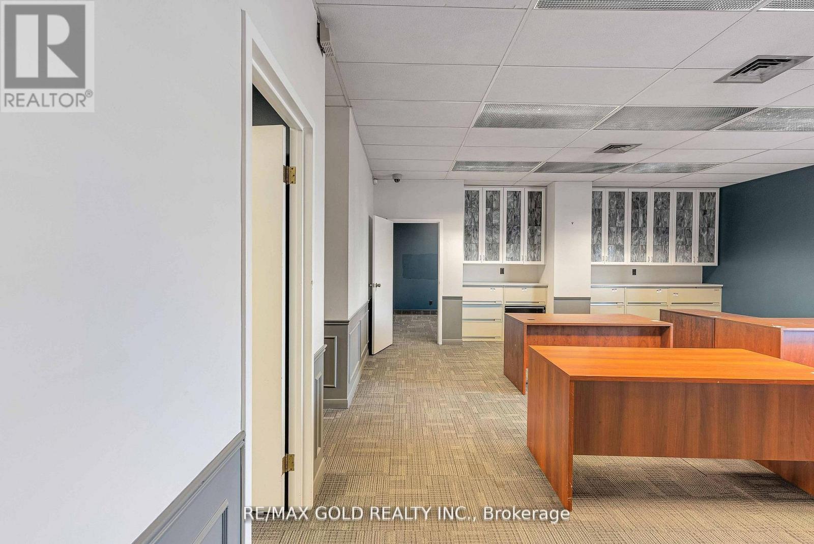 2109 Oxford Street E, London East, Ontario  N5V 2Z9 - Photo 3 - X12630094