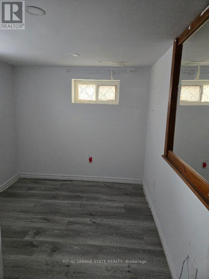 4352 Otter Street, Niagara Falls (Downtown), Ontario  L2E 1G3 - Photo 10 - X12630102