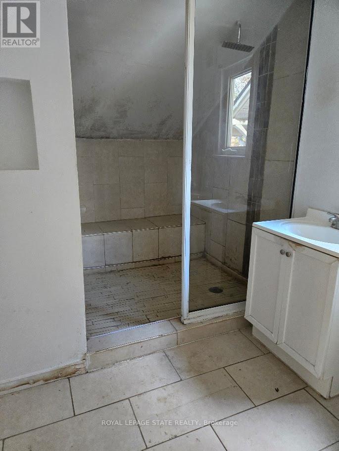 4352 Otter Street, Niagara Falls (Downtown), Ontario  L2E 1G3 - Photo 15 - X12630102